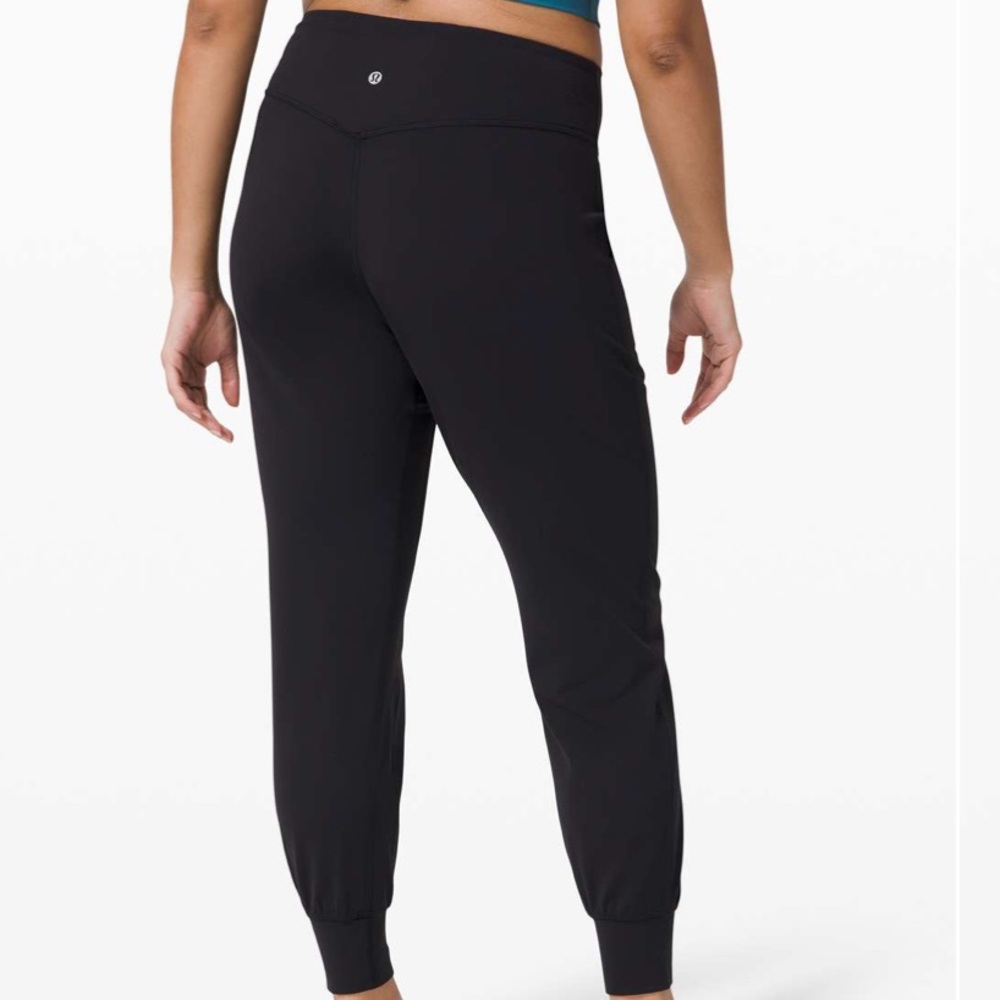 Lululemon size 6 Align Jogger pants 28" length in Black yoga joggers
